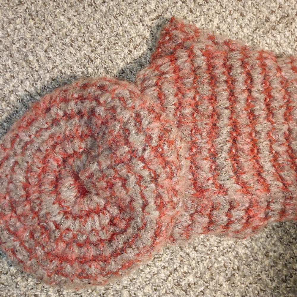 Redish hat and scarf matching set